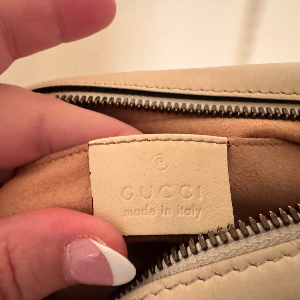 Gucci Marmont Camera Bag - Picture 7 of 9